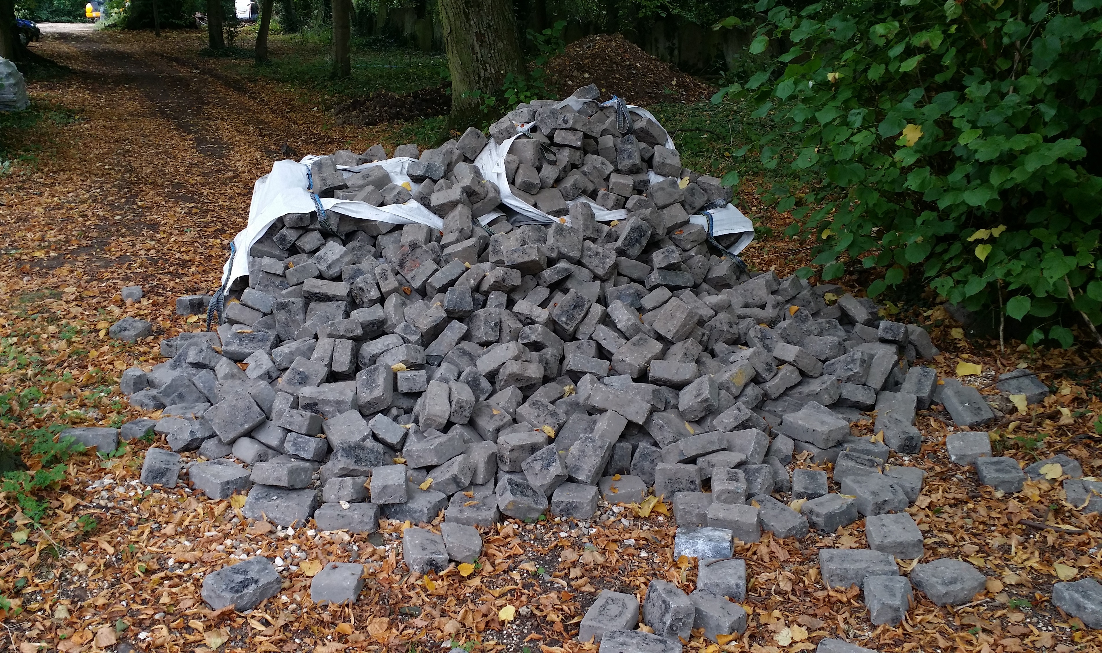 10 tonnes of stone does not look that much